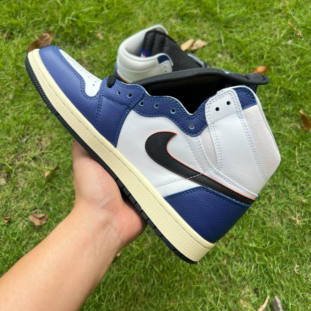 AJ1