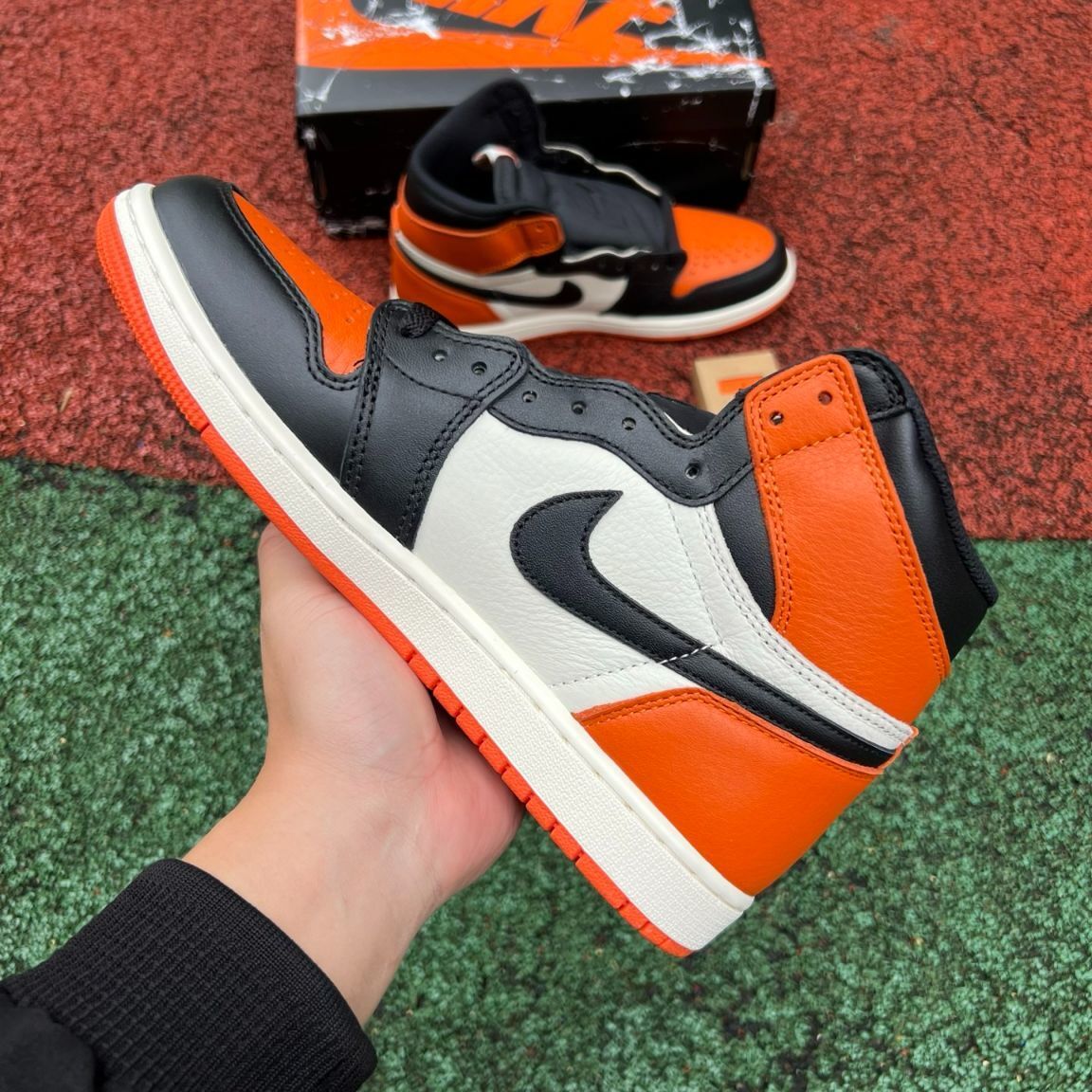 AJ1