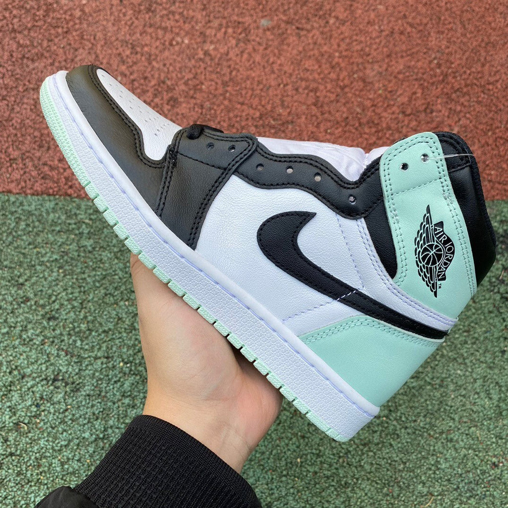 AJ1