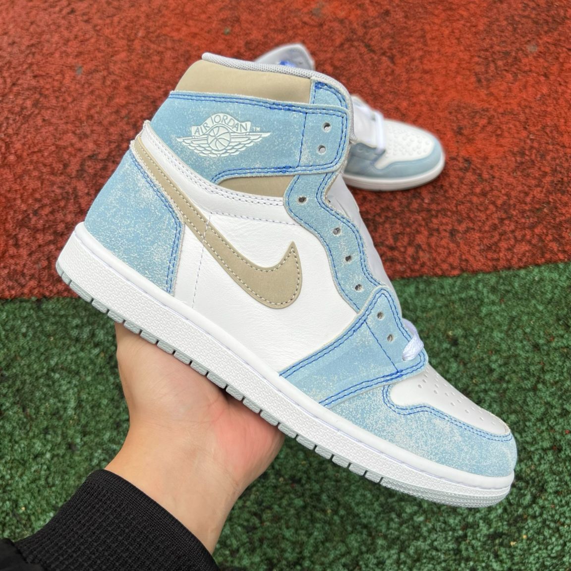 AJ1
