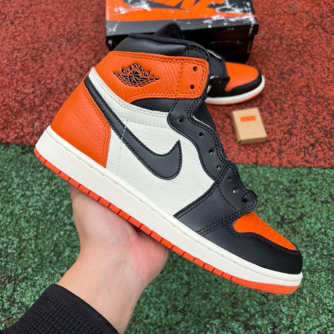 AJ1