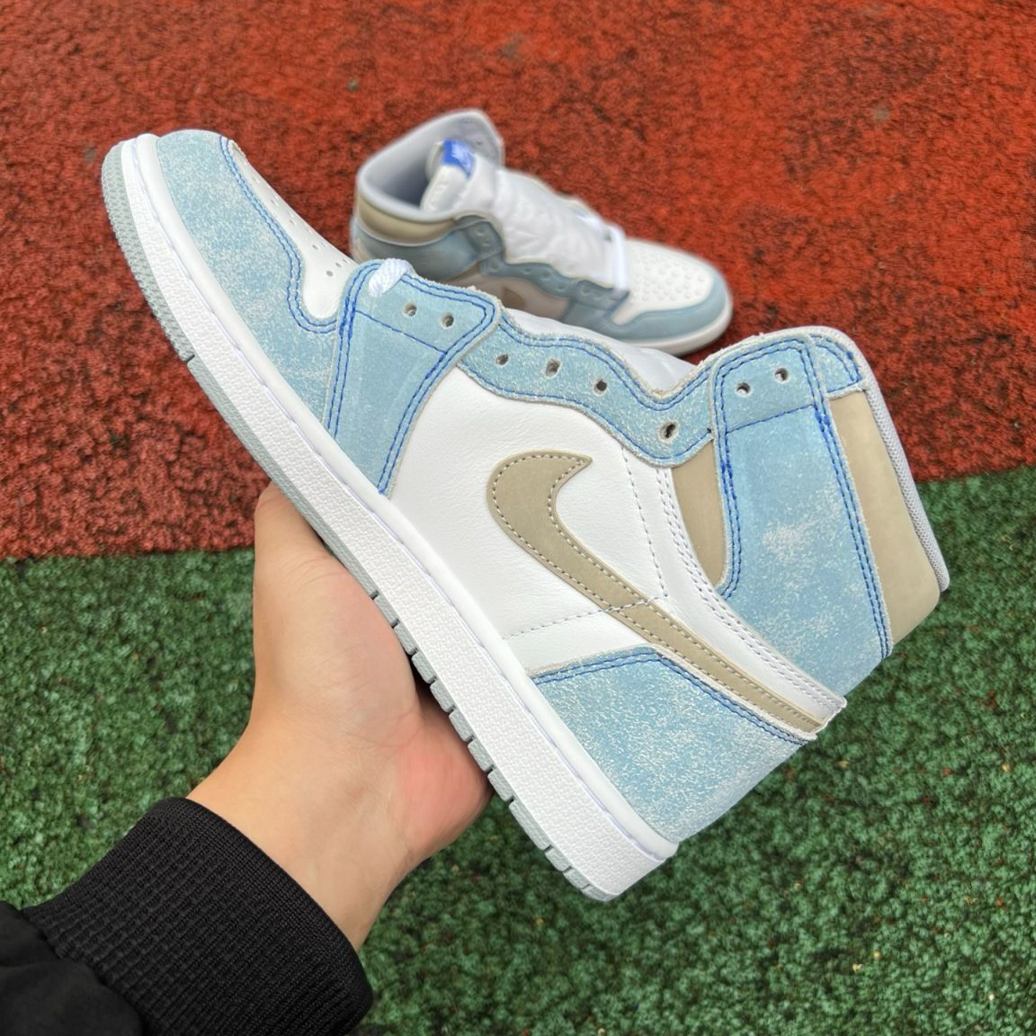 AJ1